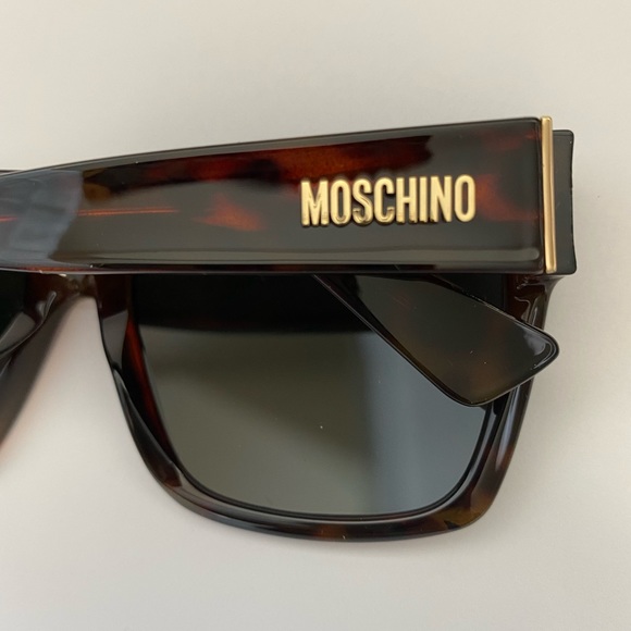 Moschino square sunglasses